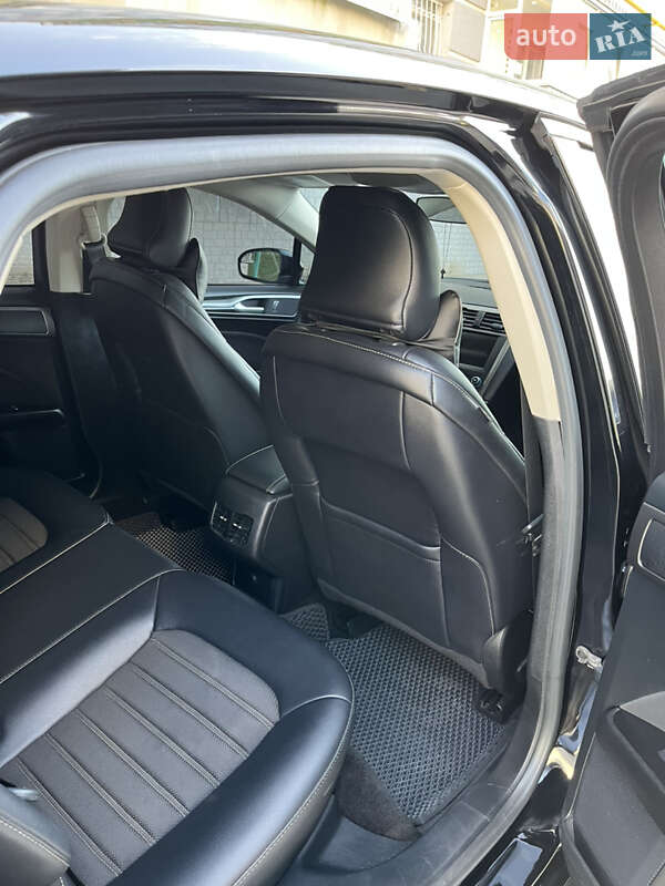 Седан Ford Fusion 2016 в Сумах