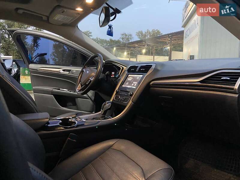 Седан Ford Fusion 2015 в Кременчуці