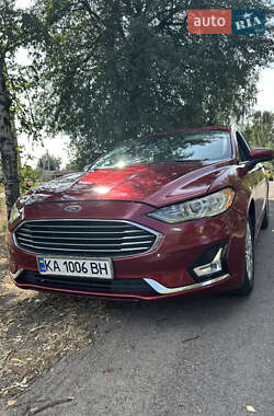 Седан Ford Fusion 2018 в 