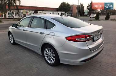 Седан Ford Fusion 2016 в Умані