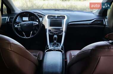 Седан Ford Fusion 2015 в 