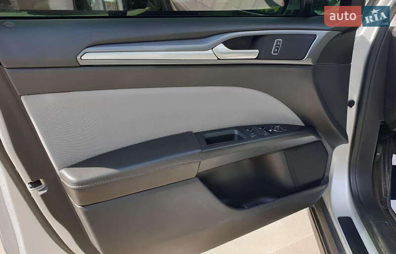 Седан Ford Fusion 2014 в Ужгороде