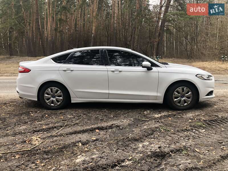 Седан Ford Fusion 2016 в Недригайлове