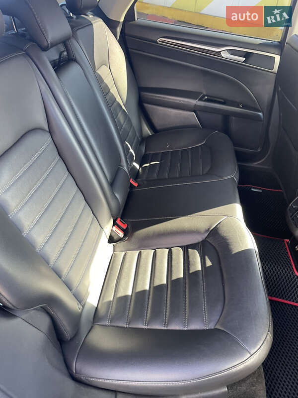 Седан Ford Fusion 2016 в Львове