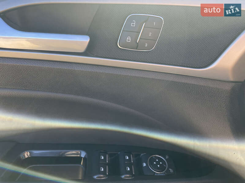 Седан Ford Fusion 2016 в Львове