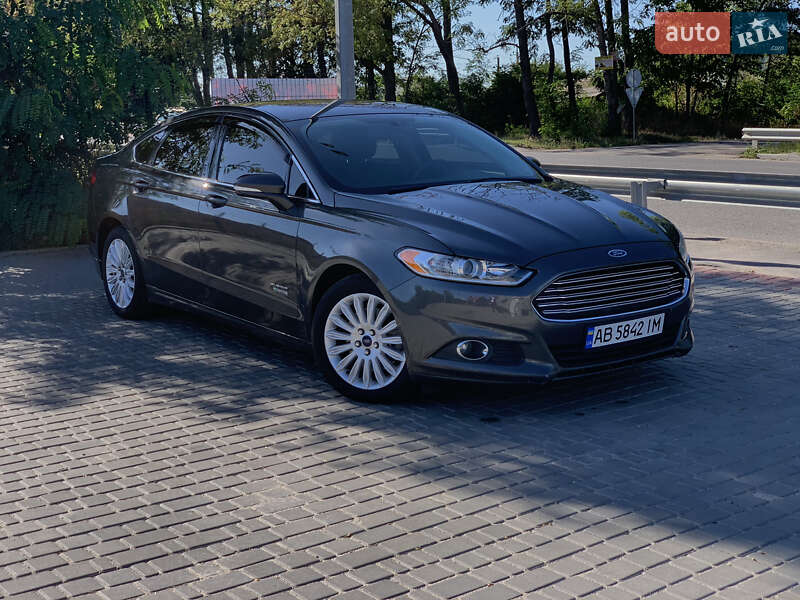 Седан Ford Fusion 2015 в 
