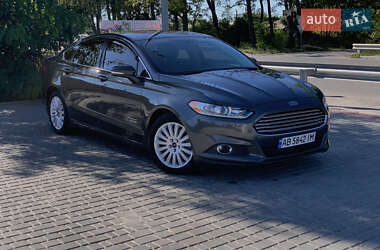 Седан Ford Fusion 2015 в 