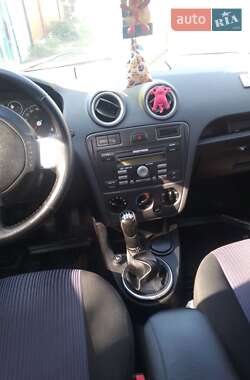 Хэтчбек Ford Fusion 2010 в 