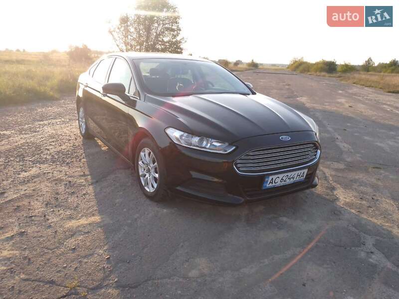 Седан Ford Fusion 2015 в Старій Вижівці