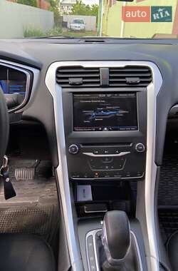 Седан Ford Fusion 2015 в 