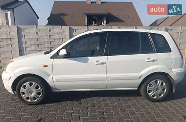 Хэтчбек Ford Fusion 2011 в 