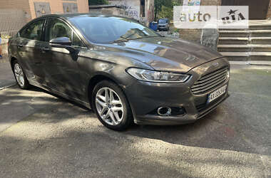 Седан Ford Fusion 2015 в 