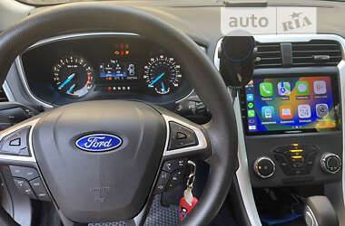 Седан Ford Fusion 2015 в 