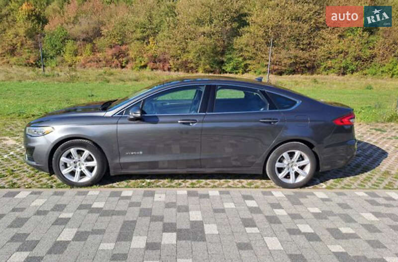 Седан Ford Fusion 2019 в Львове