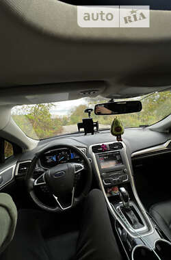 Седан Ford Fusion 2015 в 