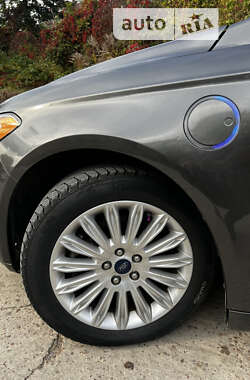 Седан Ford Fusion 2015 в 