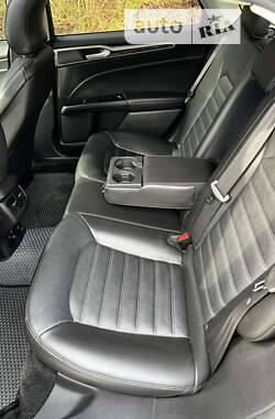 Седан Ford Fusion 2015 в 