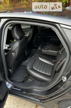 Седан Ford Fusion 2015 в 