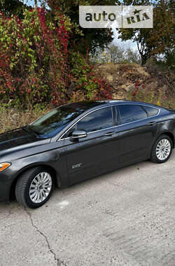 Седан Ford Fusion 2015 в 