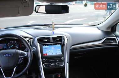 Седан Ford Fusion 2017 в 