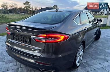 Седан Ford Fusion 2017 в 