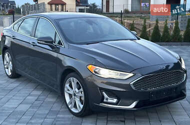 Седан Ford Fusion 2017 в 