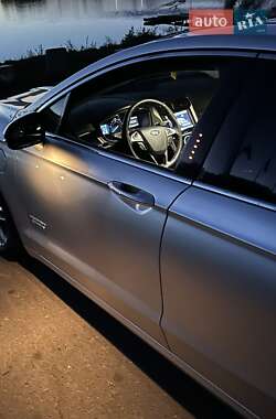 Седан Ford Fusion 2014 в 