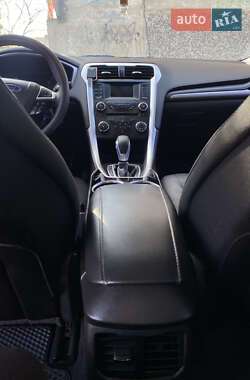 Седан Ford Fusion 2015 в 