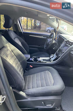 Седан Ford Fusion 2015 в 