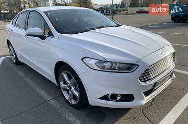 Седан Ford Fusion 2016 в 