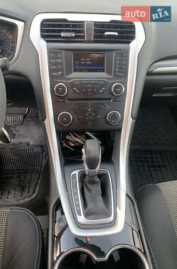 Седан Ford Fusion 2016 в 