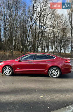 Седан Ford Fusion 2016 в 