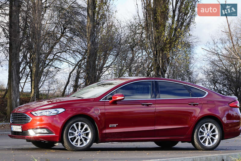 Седан Ford Fusion 2016 в Бурштині
