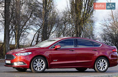 Седан Ford Fusion 2016 в 