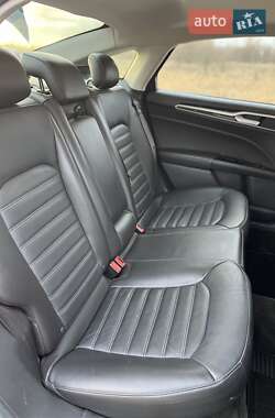 Седан Ford Fusion 2015 в 