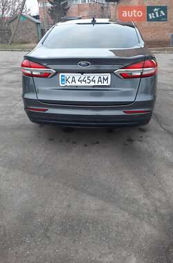 Седан Ford Fusion 2019 в 
