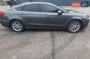 Седан Ford Fusion 2019 в 