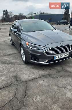 Седан Ford Fusion 2019 в 