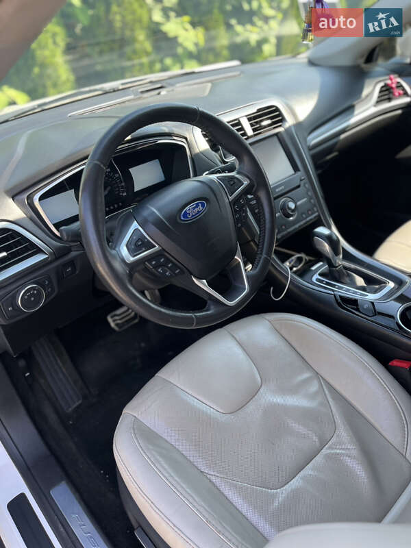 Седан Ford Fusion 2015 в Надвірній