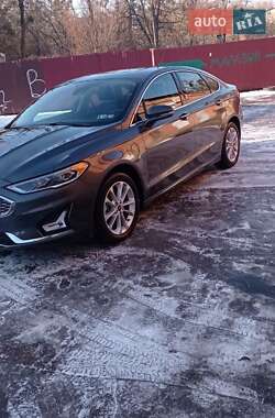 Седан Ford Fusion 2019 в 