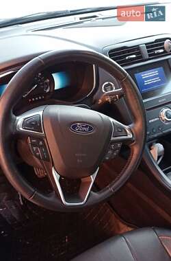 Седан Ford Fusion 2019 в 