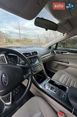 Седан Ford Fusion 2017 в 