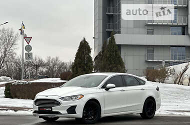 Седан Ford Fusion 2019 в 