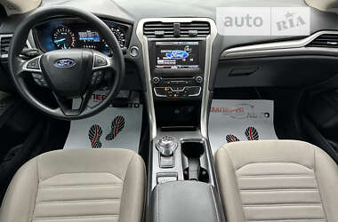 Седан Ford Fusion 2019 в 
