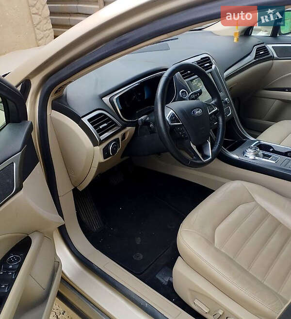 Седан Ford Fusion 2017 в Золочеві