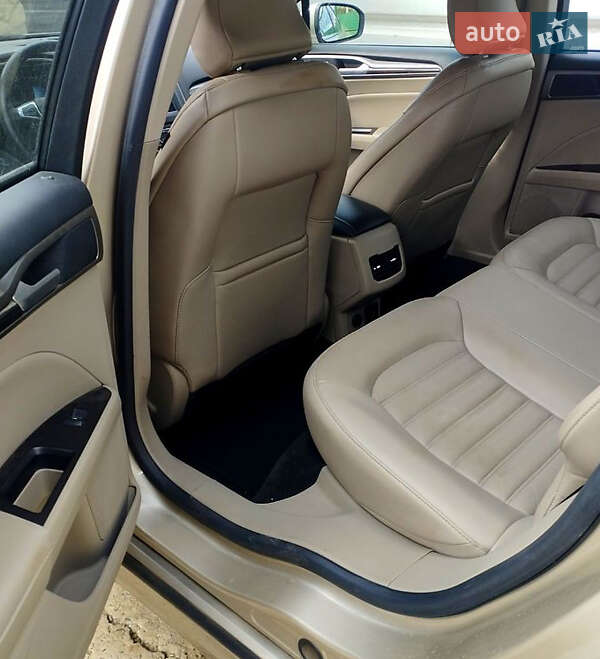 Седан Ford Fusion 2017 в Золочеві