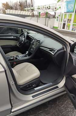 Седан Ford Fusion 2015 в 