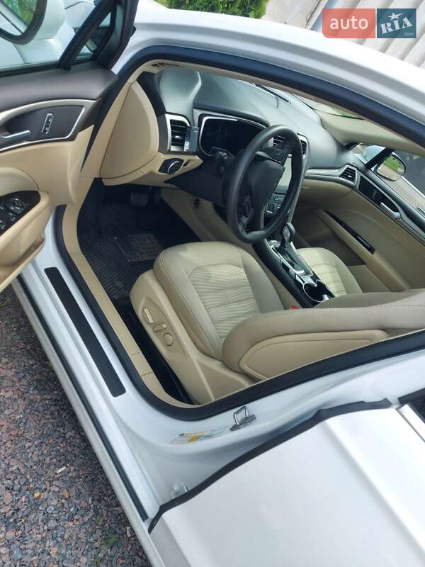 Седан Ford Fusion 2016 в Тальном фото 8 Седан Ford Fusion 2016 в Тальном