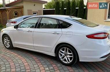 Седан Ford Fusion 2016 в 