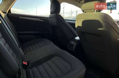 Седан Ford Fusion 2016 в 